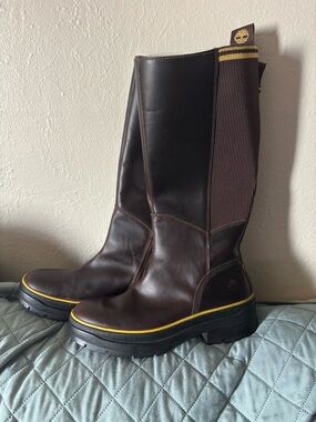 Timberland Women’s Dark Brown Leather Pull-On Boots with Yellow Accent